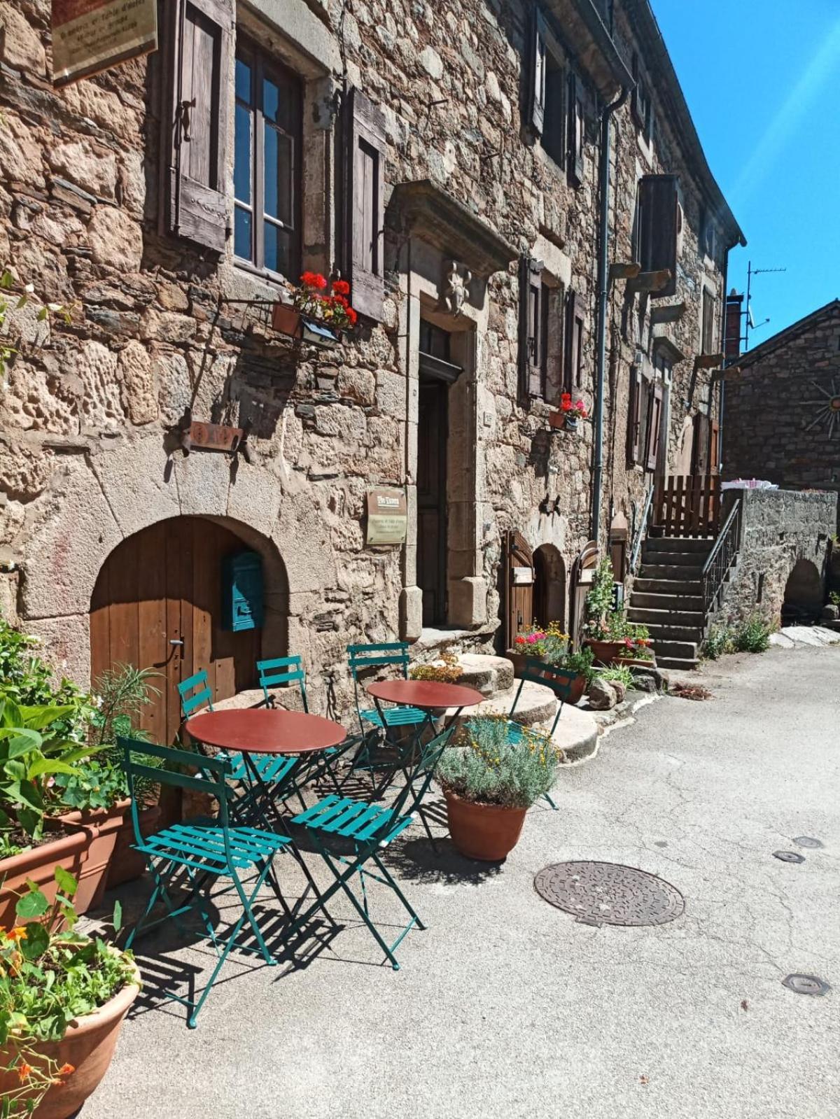 The Tavern Castelnau-Pégayrols Exterior photo